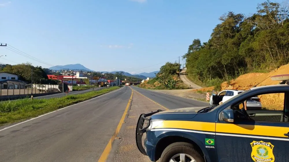 Vazamento de gás na BR-470 em Blumenau é controlado e trânsito é liberado
