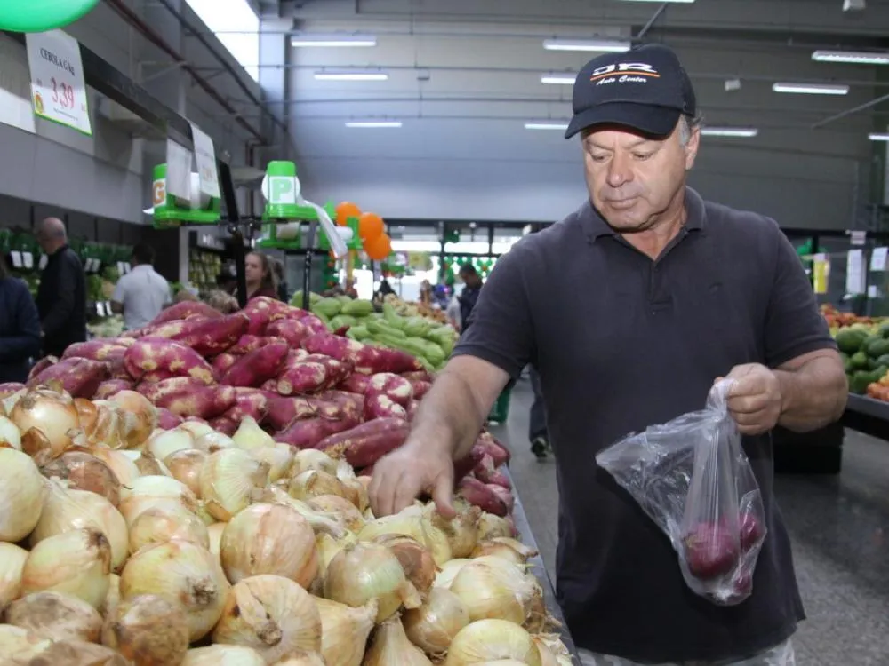 Cesta básica fica mais barata em Navegantes, com queda de 3,06% em julho, aponta Procon