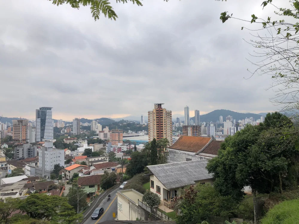 Blumenau realiza audiência pública para atualizar Plano de Habitação de Interesse Social; veja como se inscrever 