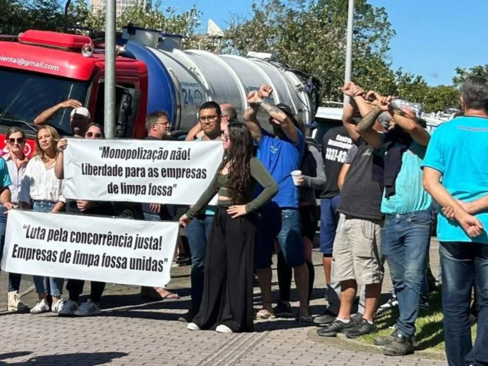 Empresários protestam contra exclusividade da BRK: “Estamos perdendo duas vezes”, diz manifestante