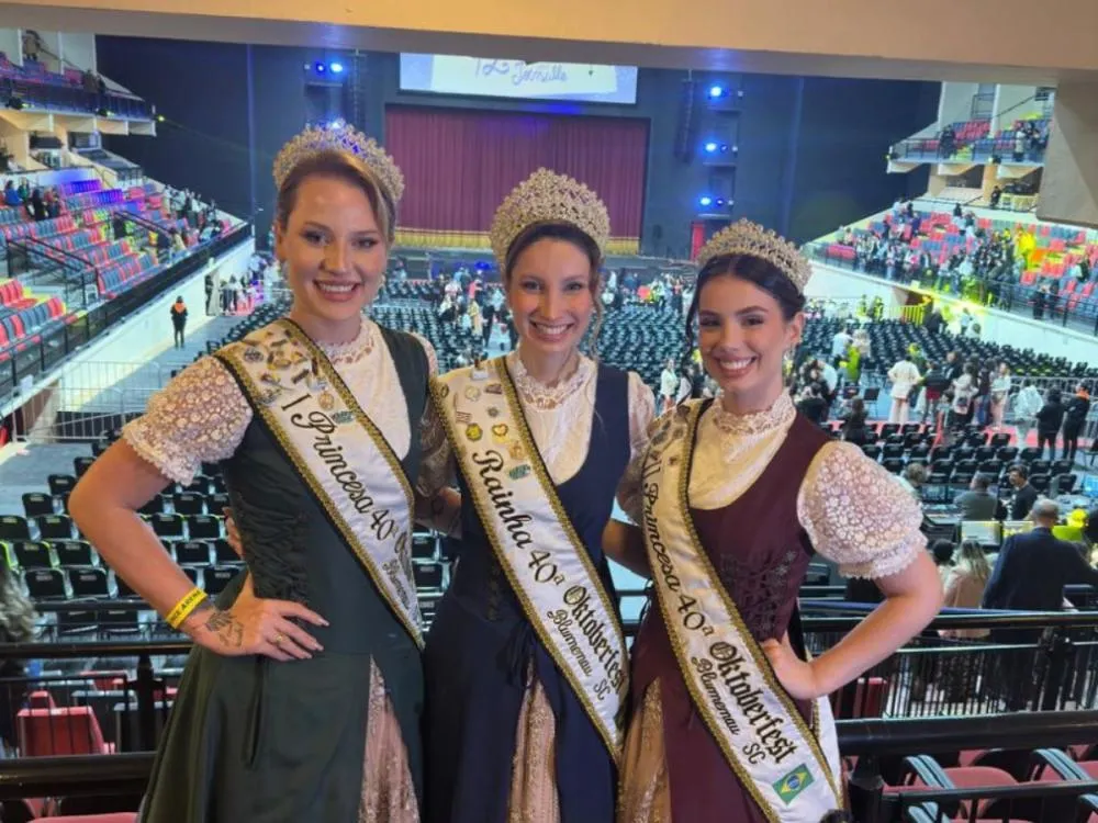 Personagens da Oktoberfest Blumenau participam do Festival de Dança de Joinville neste sábado