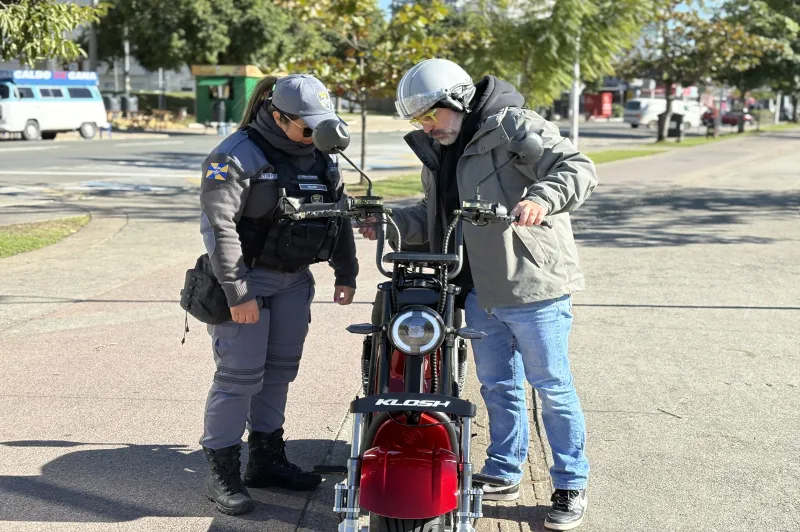 Itajaí sanciona lei que regulamenta uso de bicicletas elétricas, autopropelidos e ciclomotores