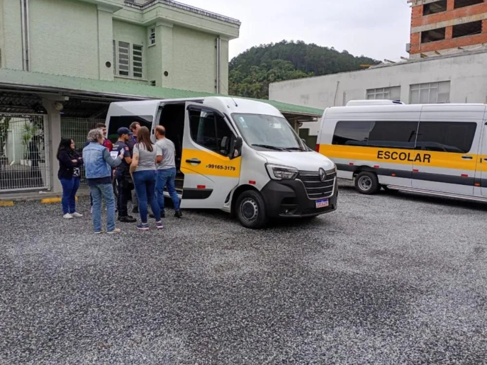 Blumenau lança campanha “Transporte Legal” para fiscalizar vans escolares e orientar alunos na cidade