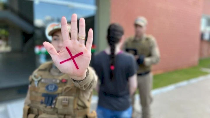 “100% dos casos de violência doméstica incluem violência psicológica”, alerta PM durante o Agosto Lilás