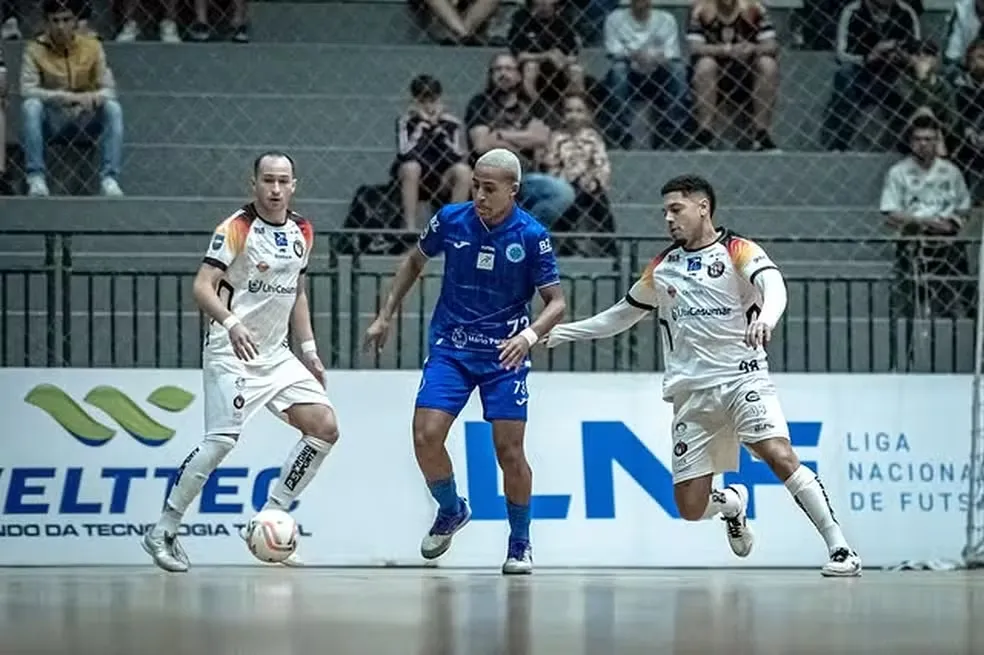 Blumenau leva gol nos segundos finais, é derrotado pelo Cruzeiro e segue sem vencer na LNF