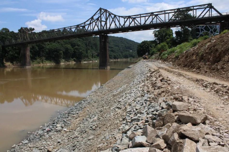Revitalização da Margem Esquerda de Blumenau segue atrasada; previsão de entrega agora é para o fim de agosto, diz prefeitura