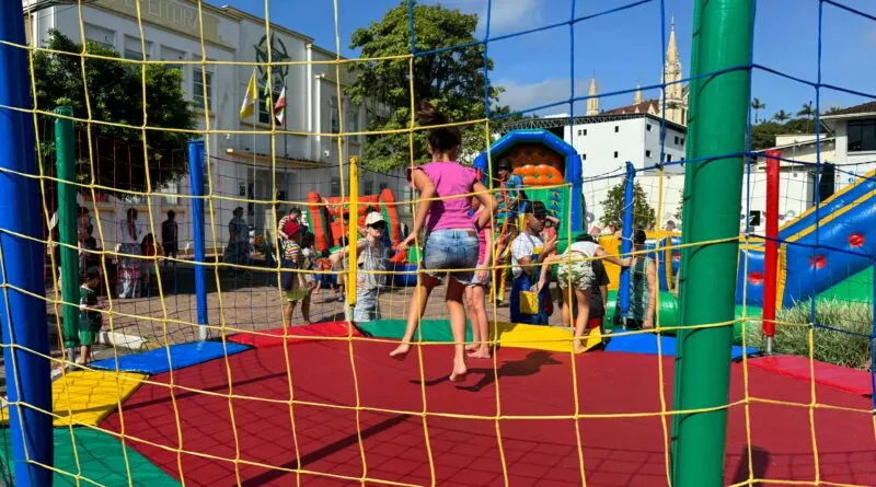 Praça Getúlio Vargas, em Gaspar, recebe programação do Agosto Lilás neste sábado