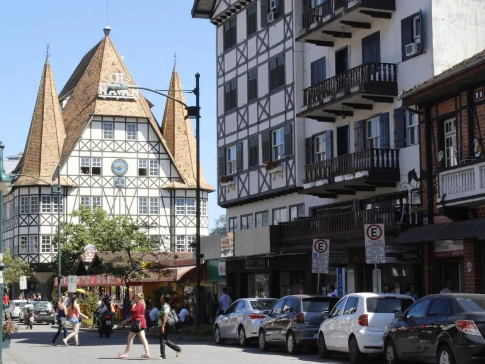 Dia dos Pais: Comércio de Blumenau terá horário estendido neste sábado