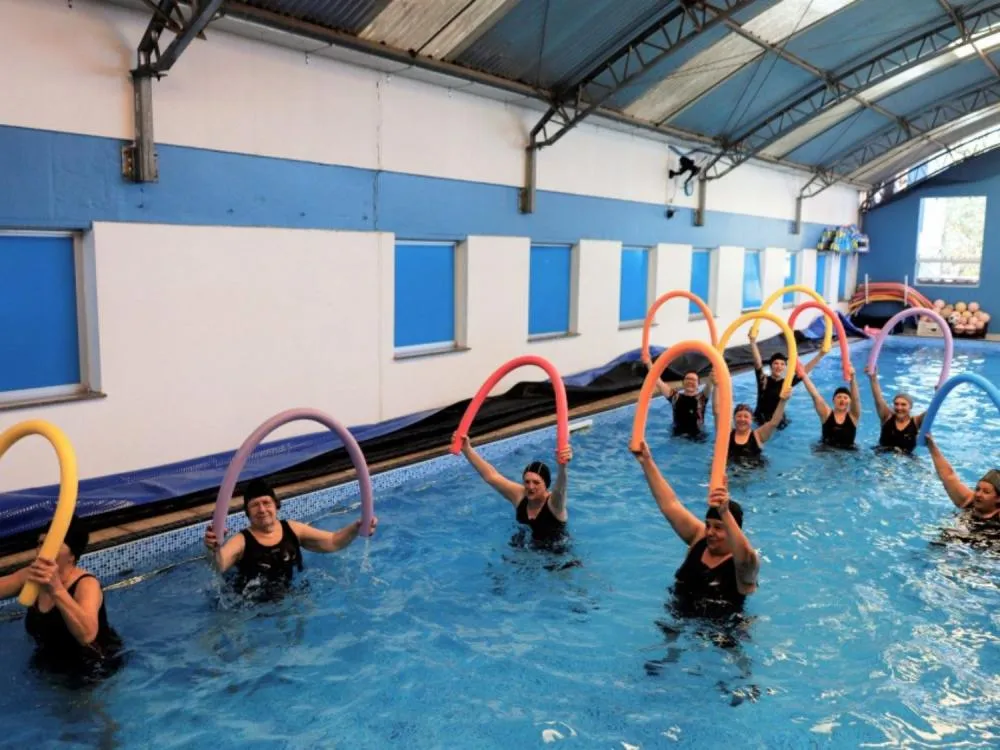 Após reforma, piscina da Pró-Família volta a receber quase mil idosos em Blumenau; saiba como participar