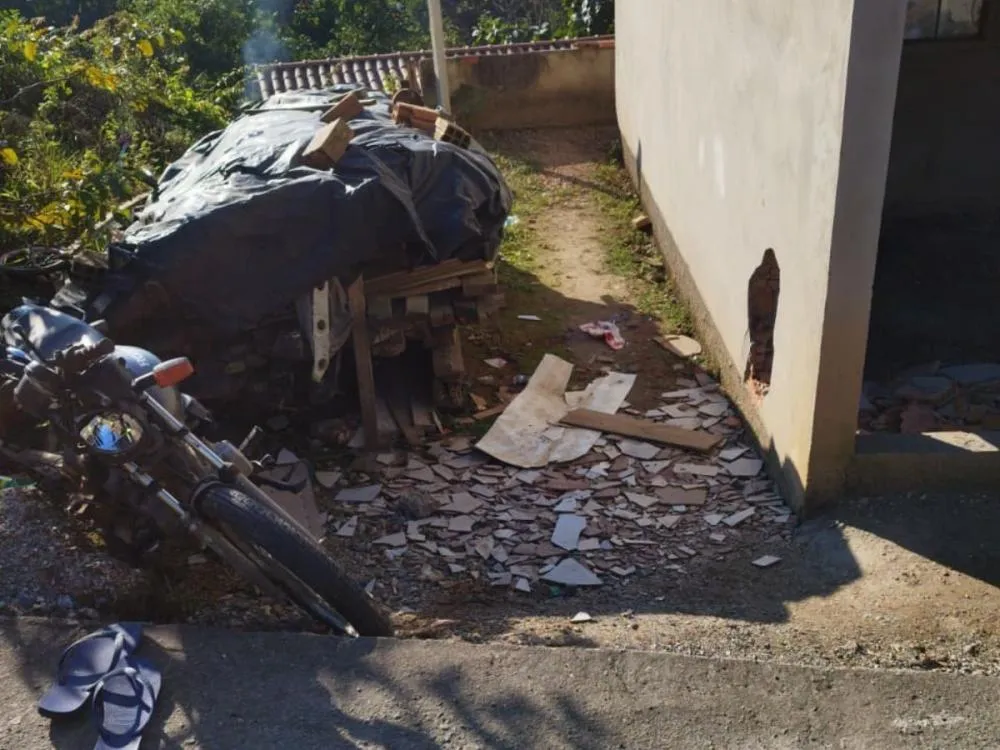 Homem fica ferido após bater motocicleta contra parede no Vale do Itajaí