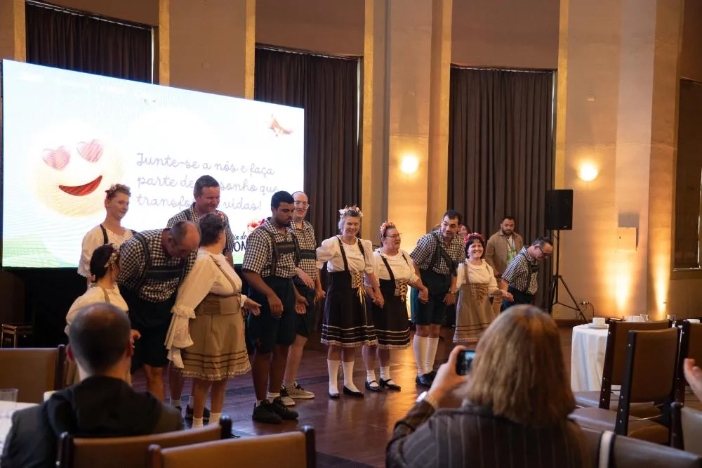 Alunos das APAEs participam do lançamento da 7ª edição do Sonho Feliz; saiba mais