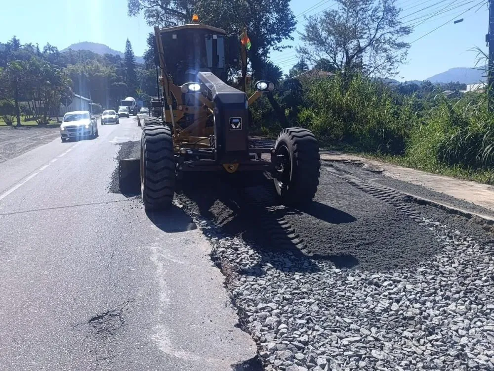 Obras nas SC-110 e SC-421 avançam no Médio Vale do Itajaí