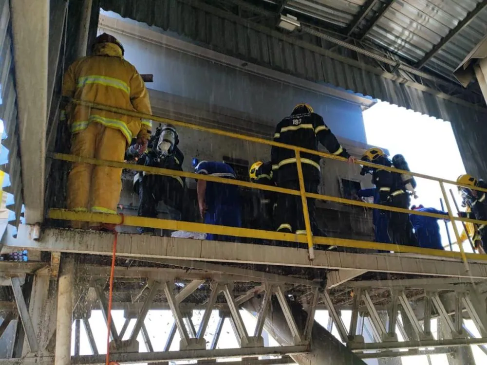 Incêndio atinge silo de indústria de alimentos em Gaspar