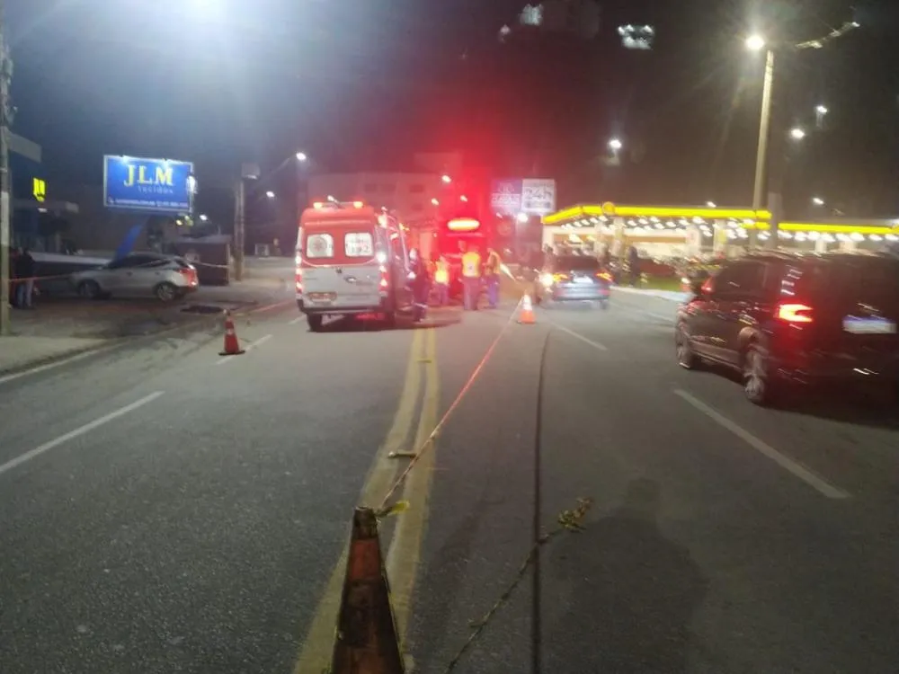 Mulher morre atropelada em Brusque durante a madrugada deste domingo