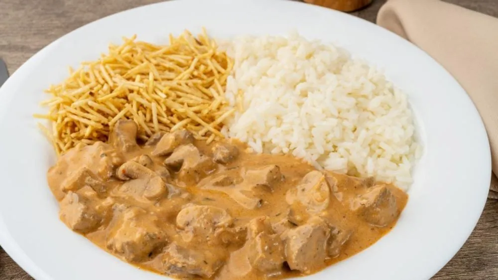 Strogonoff de carne: cremoso, rápido e perfeito para o almoço em família