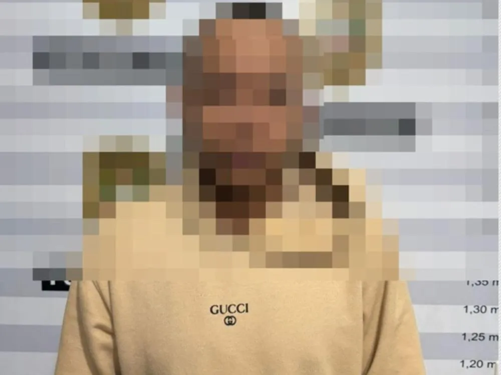 Polícia encontra droga no congelador e mais de 30 aves ilegais em casa de suspeito em Rodeio