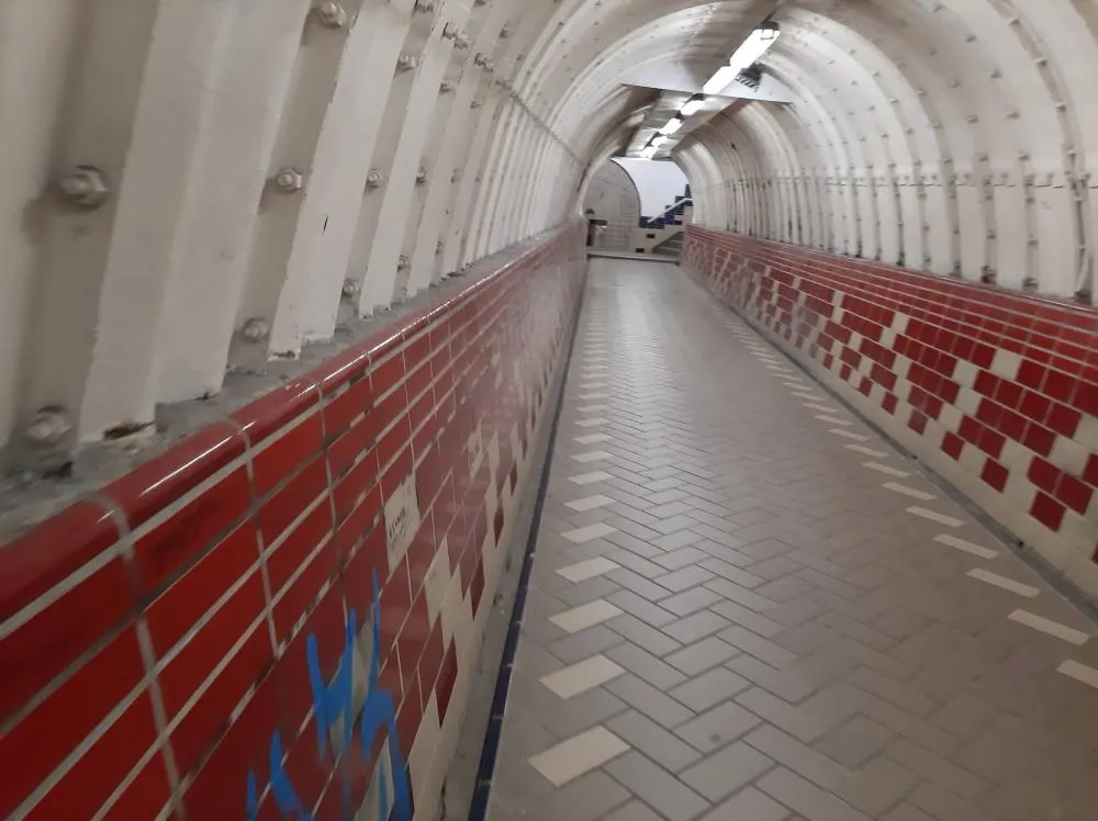 Túnel de pedestres da Rua 7 de Setembro passa por manutenção e fica interditado até sexta em Blumenau