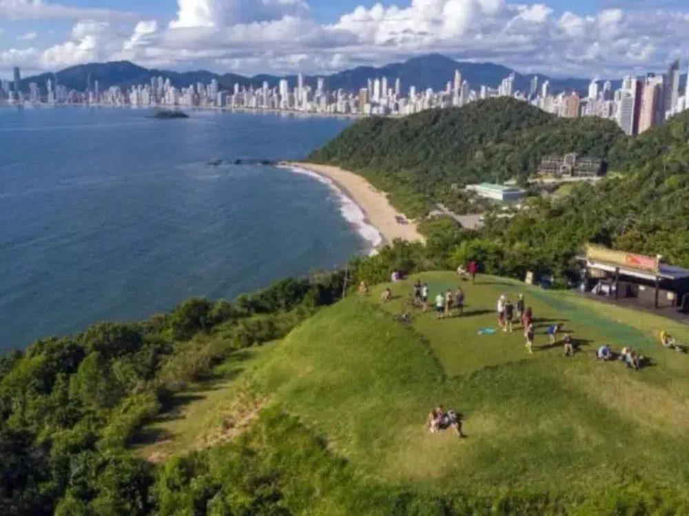Acesso ao Morro do Careca, em Balneário Camboriú, será suspenso a partir de setembro para revitalização