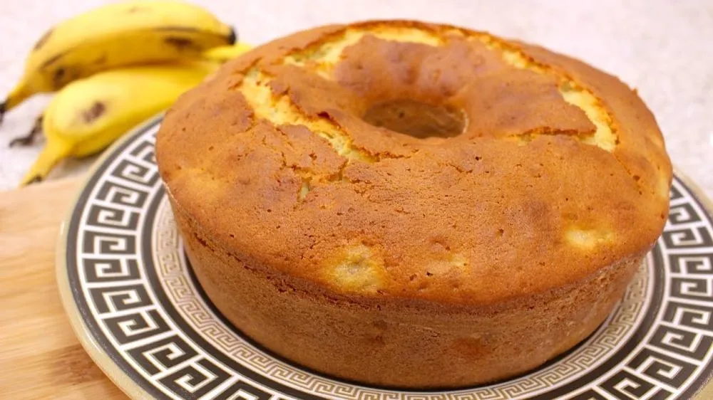 Bolo de banana de liquidificador prático e fofinho