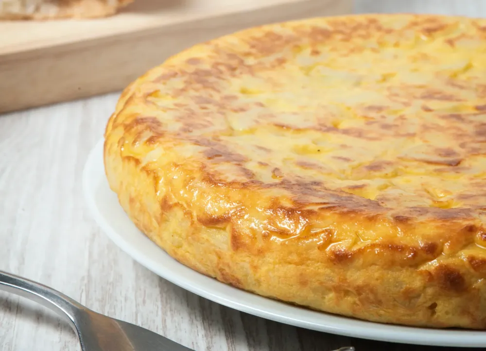 Pão de queijo de frigideira: lanche rápido com poucos ingredientes