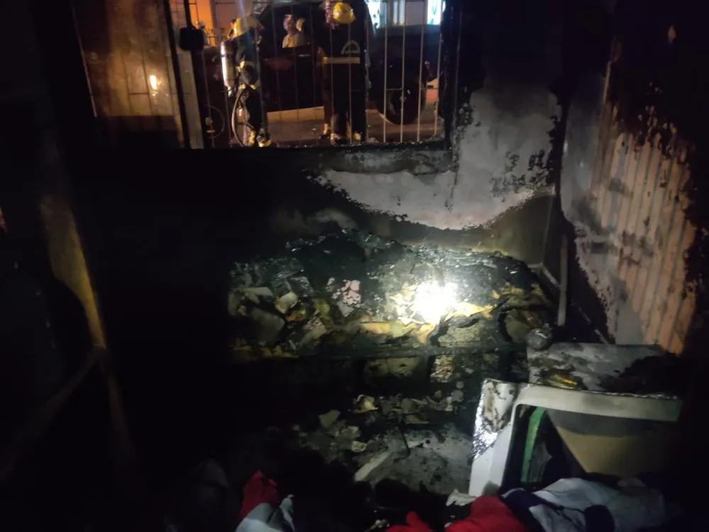 Princípio de incêndio atinge galpão de reciclagem em Indaial