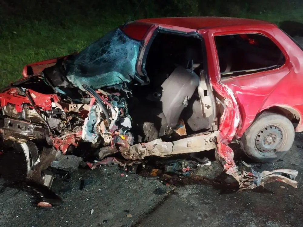 Batida entre dois carros deixa uma pessoa morta e outras três feridas no Alto Vale