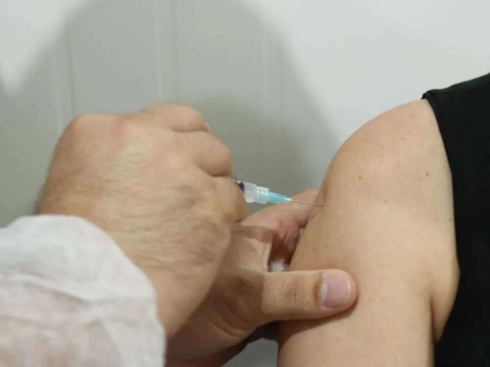 Balneário Camboriú promove vacinação contra sarampo nesta quarta-feira para trabalhadores da rodoviária