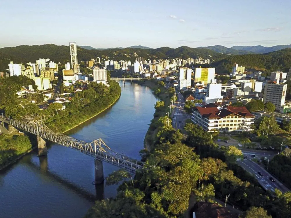 Blumenau 175 anos: tradição, memória e identidade em construção