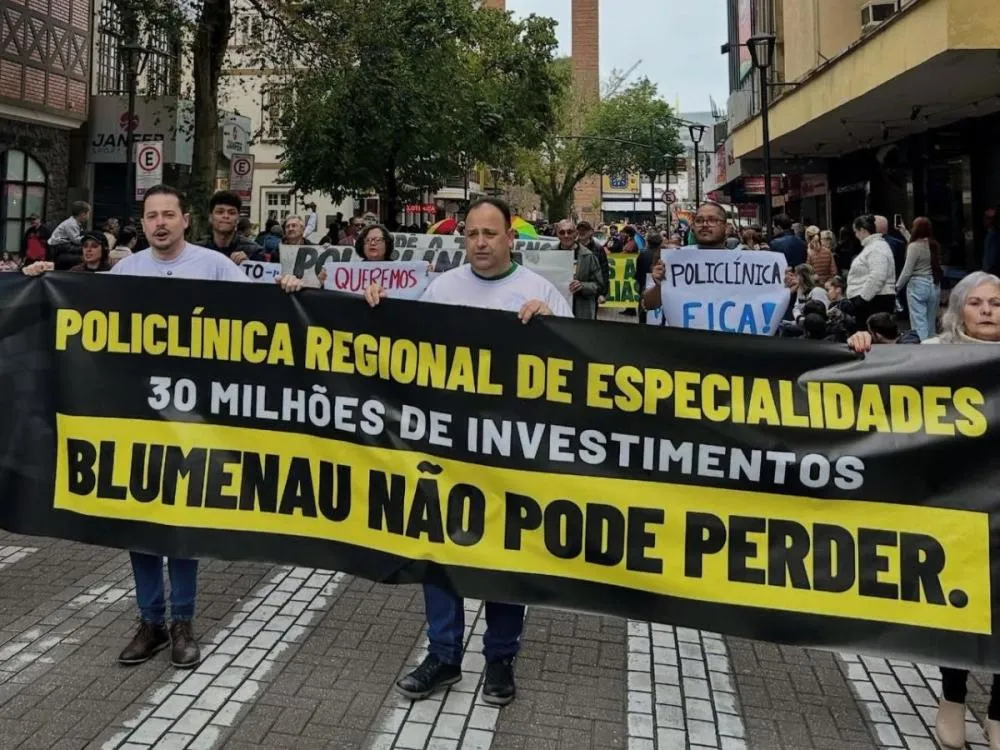 Prefeito de Blumenau critica manifestação política durante desfile de 7 de Setembro; entenda
