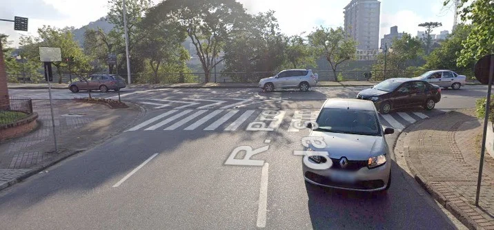 Rua no Centro de Blumenau é fechada em teste surpresa para analisar tráfego