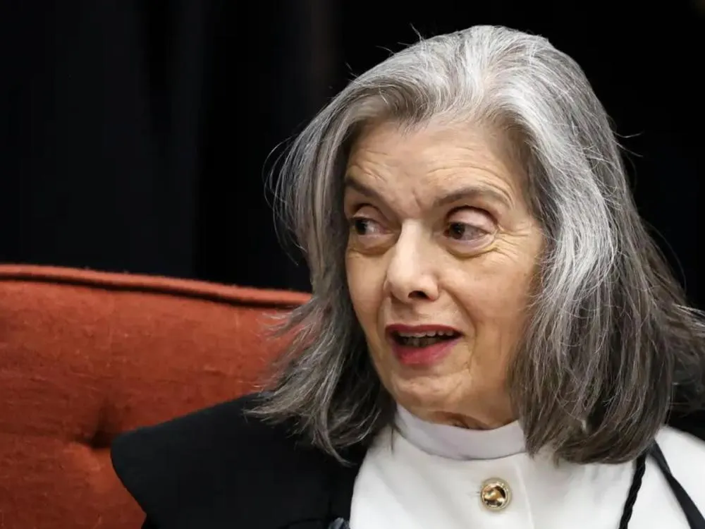 Cármen Lúcia forma maioria pela condenação de Bolsonaro e aliados