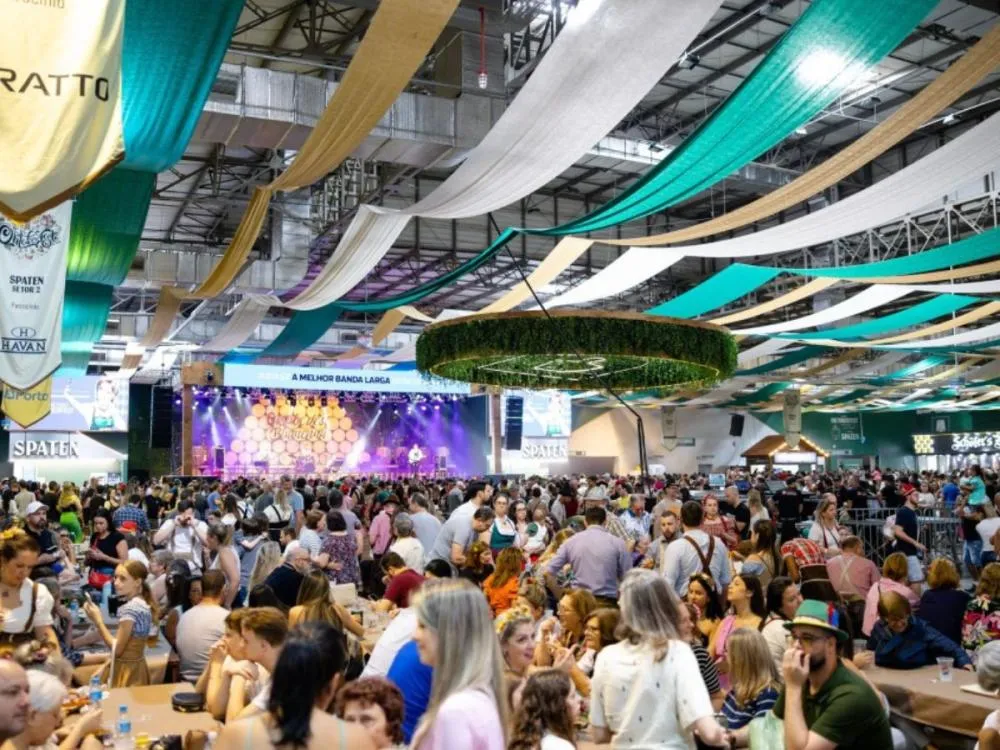 Preço do estacionamento da Oktoberfest Blumenau aumenta aos fins de semana; valor segue congelado de segunda a quinta