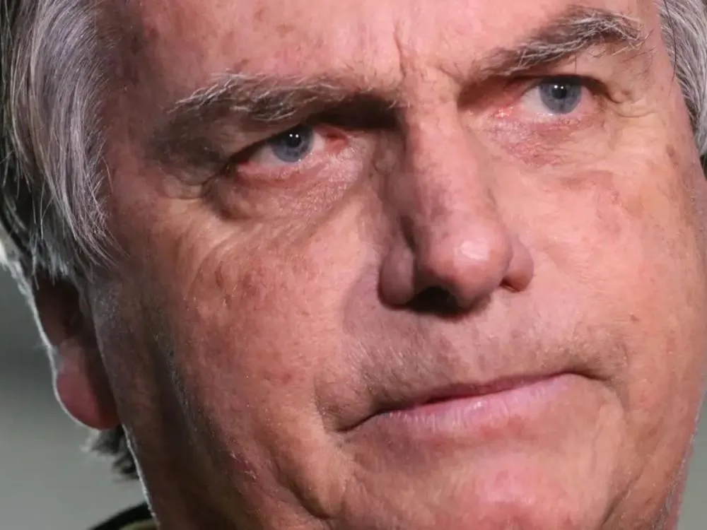  STF condena Bolsonaro a 27 anos e três meses de prisão 