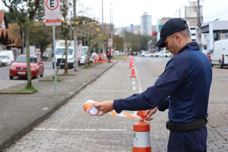 Rua Alberto Stein em Blumenau será totalmente fechada a partir de segunda-feira para montagem da Oktoberfest
