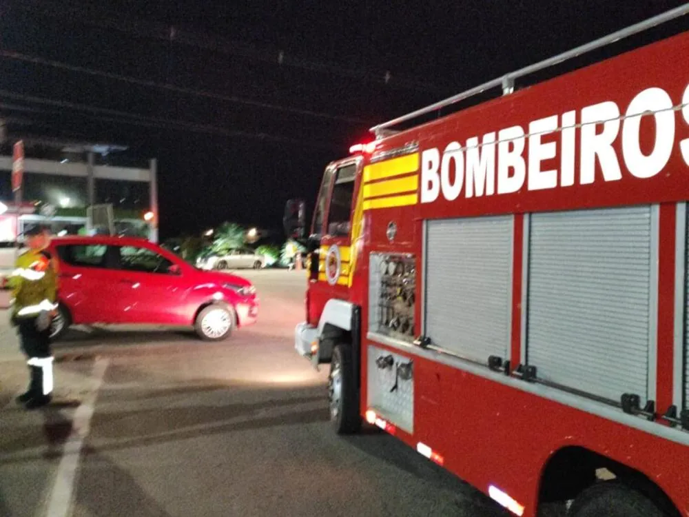 Acidente entre carro e moto deixa dois feridos em Gaspar