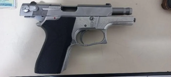 Dois homens são presos em Blumenau por tráfico de drogas e posse ilegal de arma de fogo