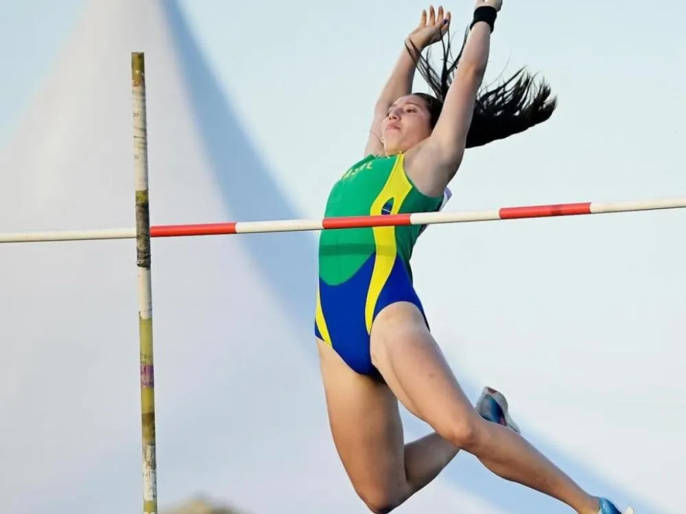 Jovem atleta de Blumenau desponta no salto com vara e mira competições internacionais