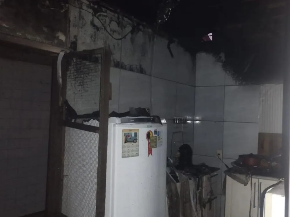 Incêndio atinge casa e mobiliza bombeiros nesta quinta-feira em Rio do Sul