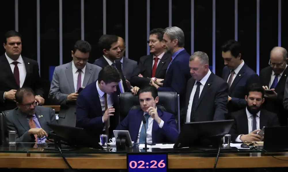 Juristas criticam PEC da Blindagem, aprovada na Câmara dos Deputados