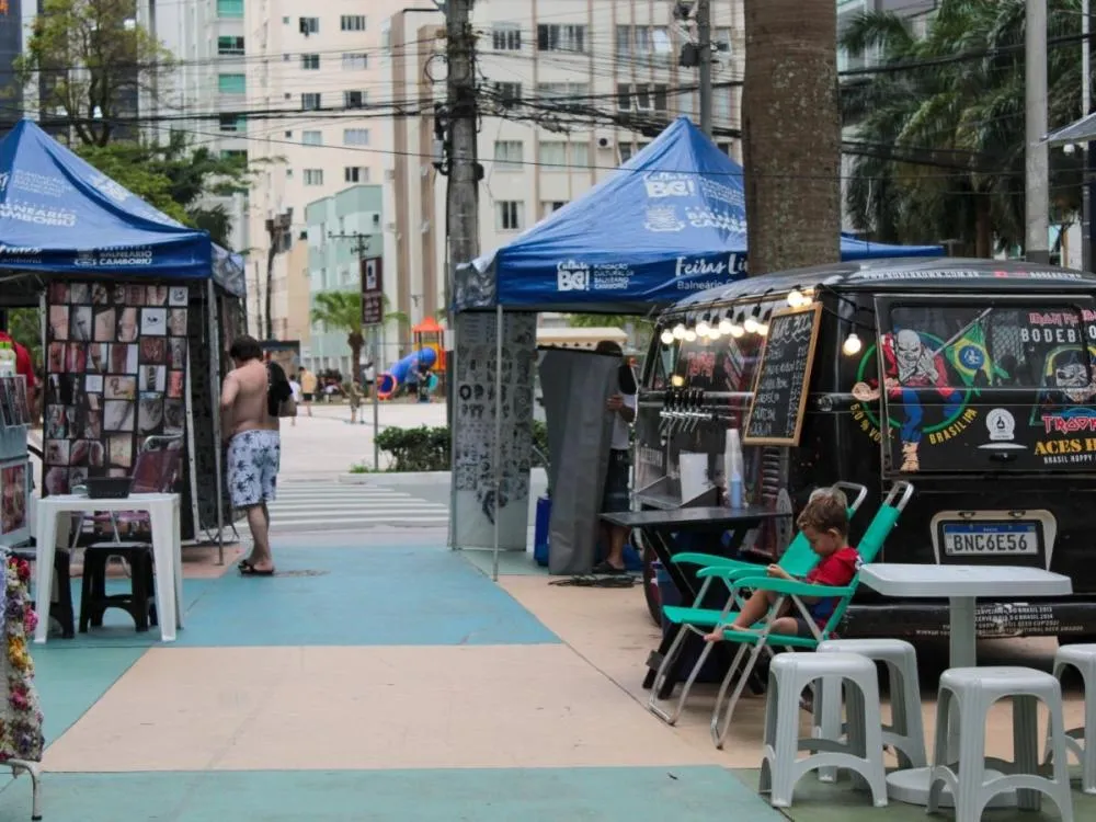 Feira da Cultura de Balneário Camboriú será realizada em duas praças neste sábado