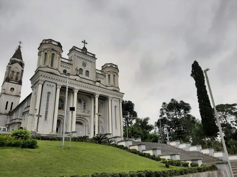 Igreja de Santo Ambrósio preserva tradição italiana e é símbolo de fé em Ascurra
