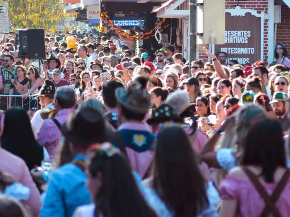 Inscrições para o Grupo Blumenau na Oktoberfest começam nesta terça-feira; 900 vagas são oferecidas