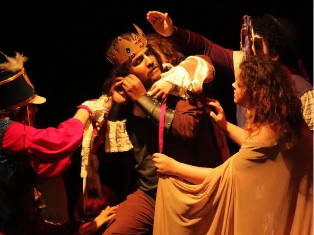 Fundação Cultural de Brusque apresenta adaptações modernas de Shakespeare