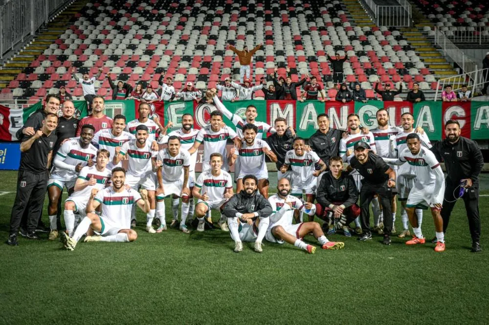 Em time que ganha (e convence) não se mexe