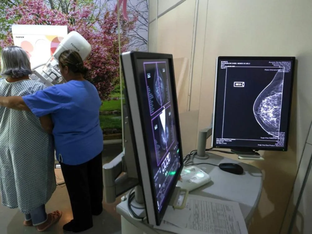 Unidade móvel oferece mamografias e ultrassons gratuitos durante Outubro Rosa em Santa Catarina; entenda