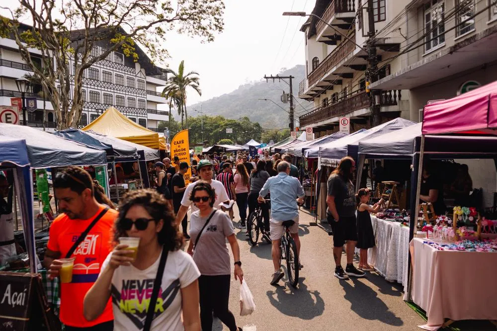 Feira da Estação movimenta o Centro de Blumenau neste domingo com música, poesia e oficinas