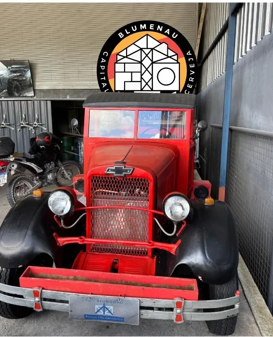 Bierwagen dá início à contagem regressiva para a Oktoberfest com distribuição gratuita de chope