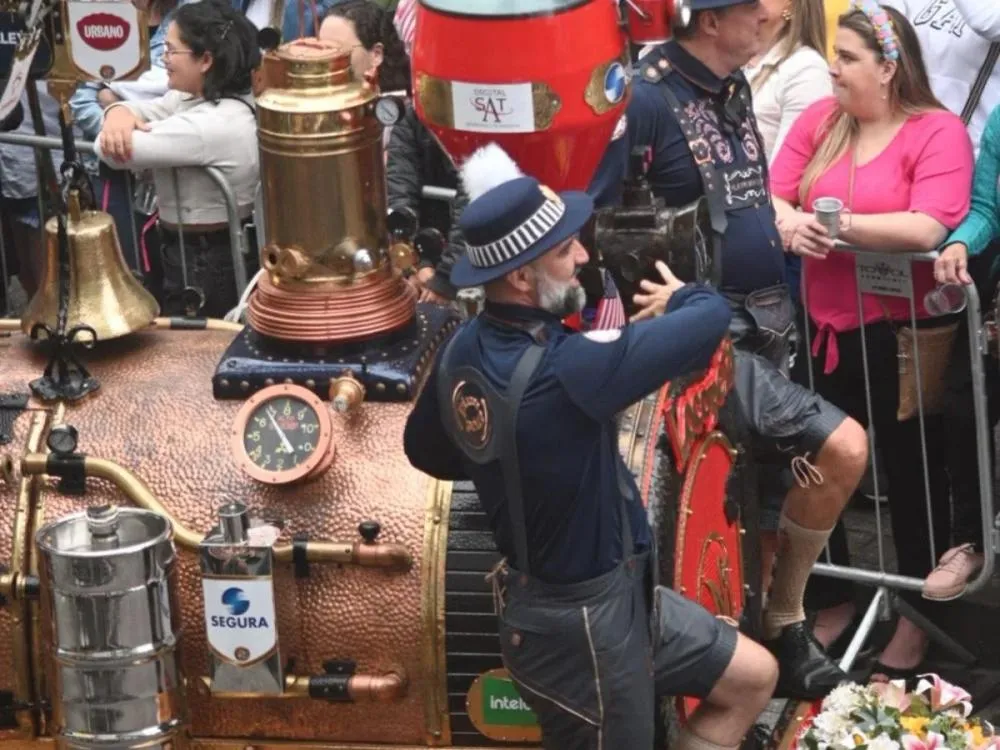 Saiba como fica o trânsito e as linhas de ônibus em Blumenau durante os desfiles da 40ª Oktoberfest