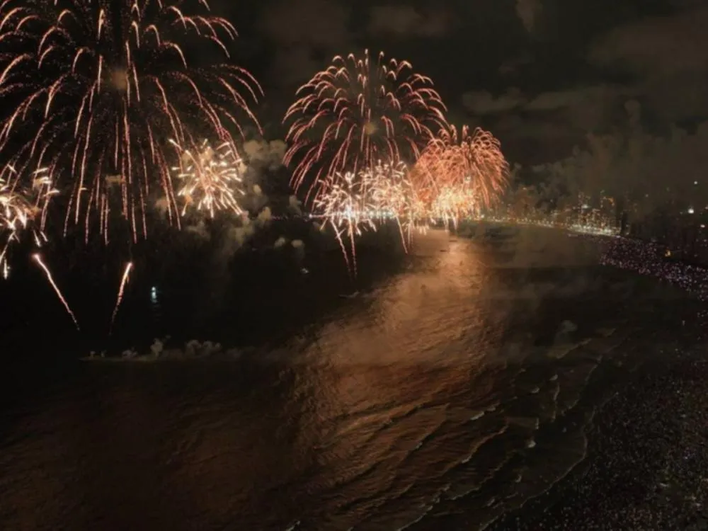 Balneário Camboriú lança licitação de quase R$ 5 milhões para fogos de artifício do Réveillon