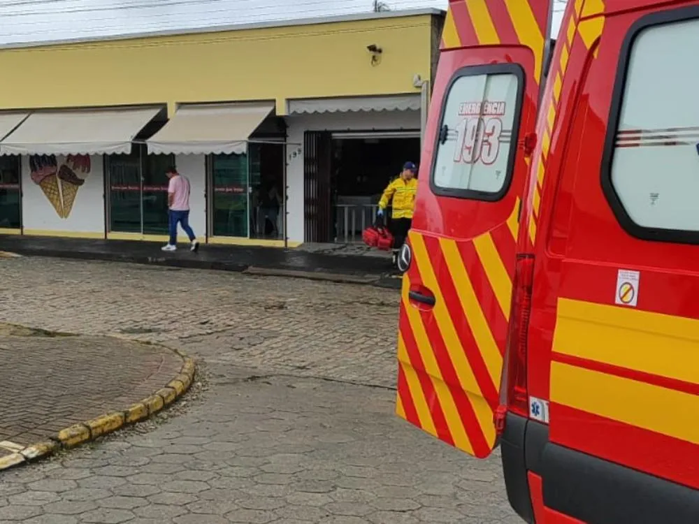 Bombeiros de Gaspar resgatam paciente em parada cardiorrespiratória com apoio do helicóptero Arcanjo